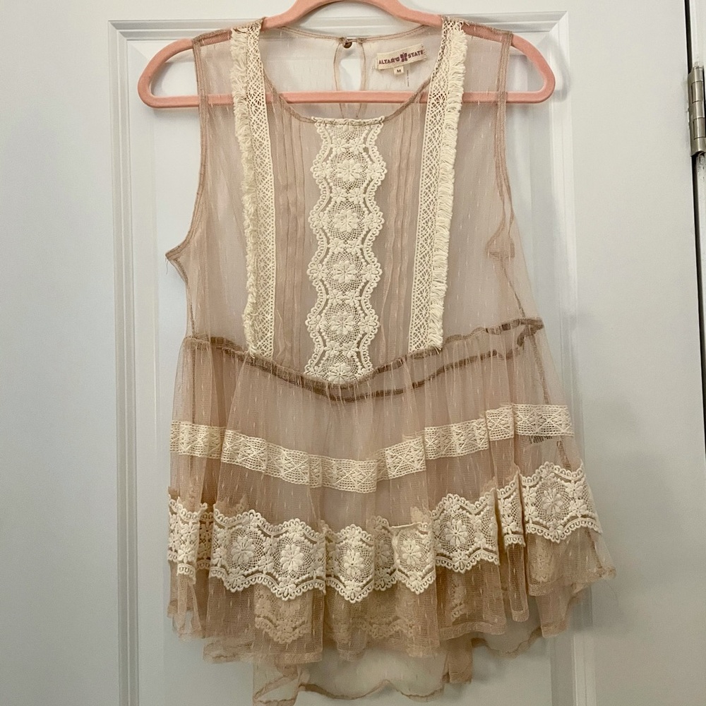 Altar’d State Women’s Cream Lace Sheer Sleeveless Blouse Size M in EUC - Picture 5 of 10